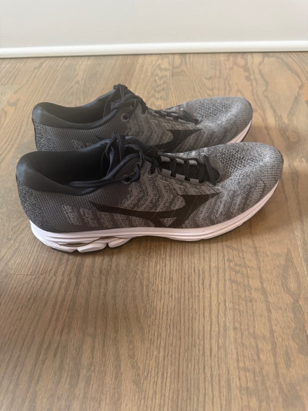 Mizuno Men's WAVEKNIT R2 Running Sneaker